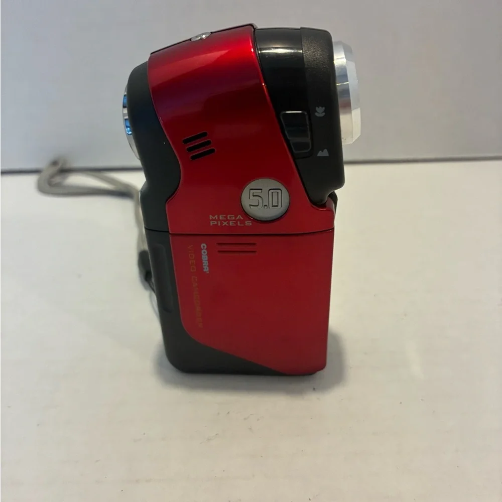 Cobra Digital Video Camcorder 8X Digital Zoom Red.